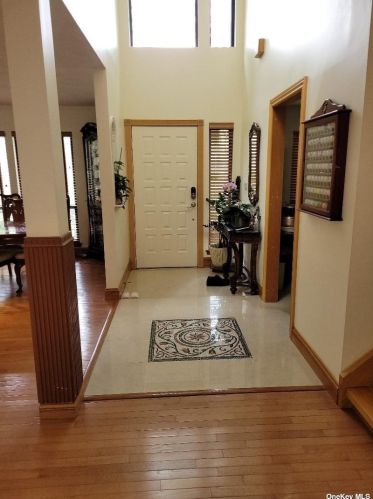145 Foxwood Dr, Muttontown, NY 11753-1120