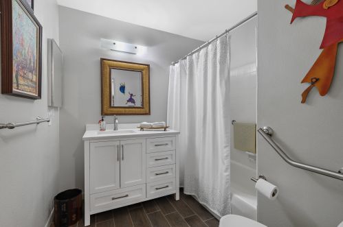 24 Palma Dr, Rancho Mirage CA  92270-3878 exterior