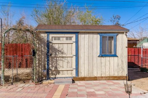 16842 Tracy St, Victorville CA  92395-3722 exterior