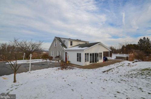 6920 Mountain Rd, Macungie, PA 18062-9398