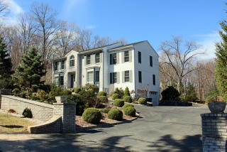 4 Fox Den Rd, Danbury, CT 06811-3424