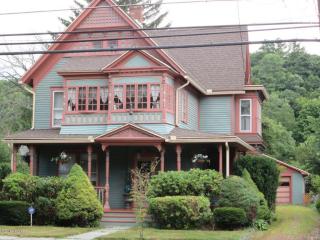 1411 Main St, Honesdale, PA 18431-2005