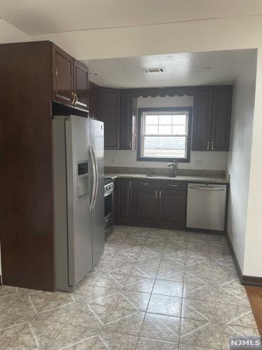 414 Cliff St, Fairview NJ  07022-1212 exterior