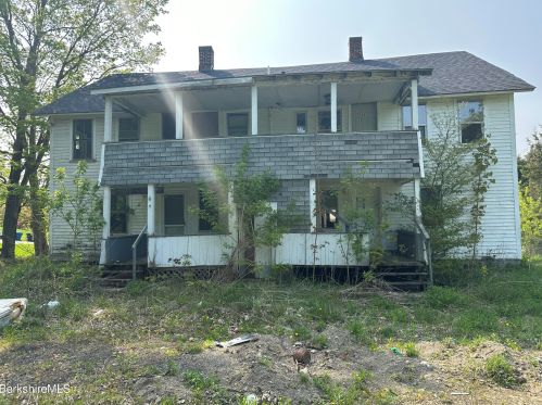 23-29 Prospect St, Cheshire, MA 01225-8906