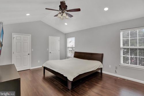 100 York Dr, Princeton NJ  08540-7946 exterior