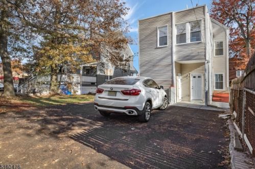 287 Sanford St, East Orange, NJ 07018-1017