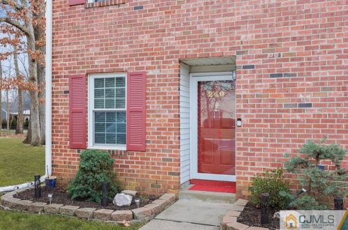 240 Palombi Ct, East Brunswick, NJ 08816-5021