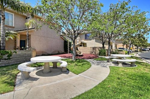 2062 Avila Pl, Oxnard CA 93036-8257 exterior