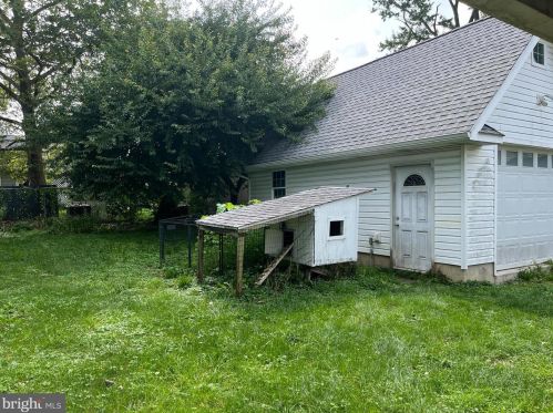 3 Calvin Ave, Trenton, NJ 08618-1935