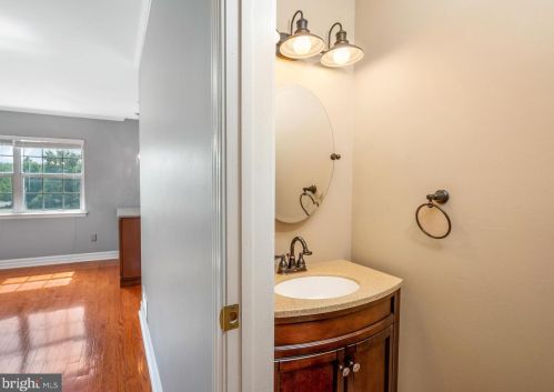 492 Devon Ct, Downingtown PA  19335-4221 exterior