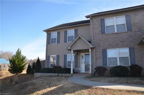 4201 Bentley Dr, Randleman, NC 27317-8306