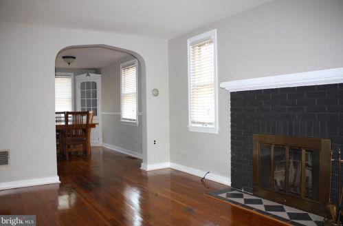 2446 Mercer St, Harrisburg, PA 17104-2131