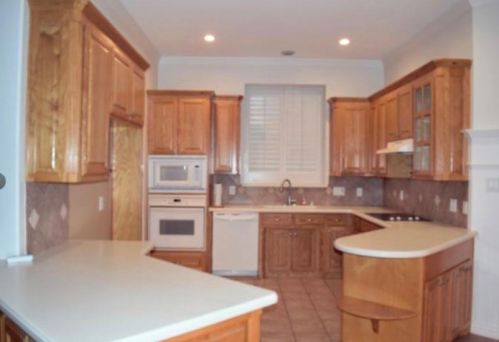 688 Bear Creek Dr, Hurst TX  76054-6011 exterior