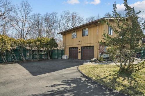 6 Mayer Dr, Airmont NY  10901-3807 exterior