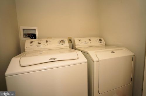 1941 Canyon Creek Rd, Gilbertsville PA  19525-7002 exterior