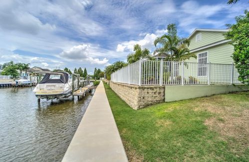 413 Islebay Dr, Ruskin FL  33572-3332 exterior