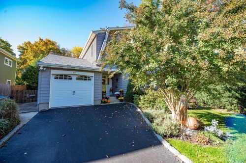 33 Crestfield Pl, Northport, NY 11768-2059