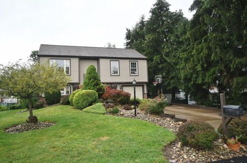 1925 Sheplar Dr, Library, PA 15129-9064