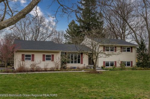 15 Homestead Pkwy, Tinton Falls, NJ 07724-3115