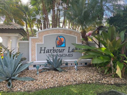 12938 28th Ct, Hollywood FL  33027-4111 exterior