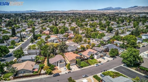 829 Katrina St, Livermore CA  94550-2392 exterior