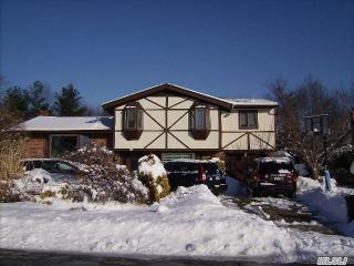 14 Warren Ln, Muttontown, NY 11753-1432