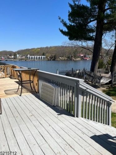 431 Lakeside Blvd, Hopatcong NJ  07843-1650 exterior