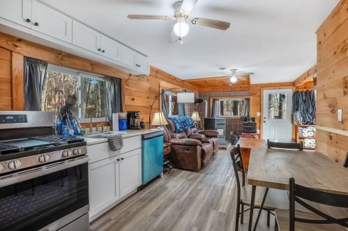 3 Hollywood Ave, Raymond NH  03077-1325 exterior