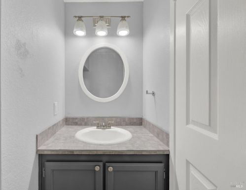 206 Donegal Ct, Vacaville CA  95688-9217 exterior