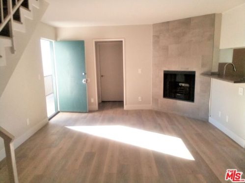 11230 Camarillo St, North Hollywood, CA 91602-1278