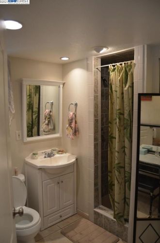 4852 Proctor Rd, Hayward, CA 94546-1450