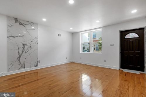 312 Manton St, Philadelphia PA  19147-5213 exterior