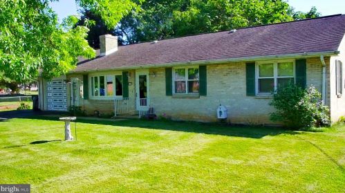 528 Limestone Rd, Carlisle, PA 17015-4347