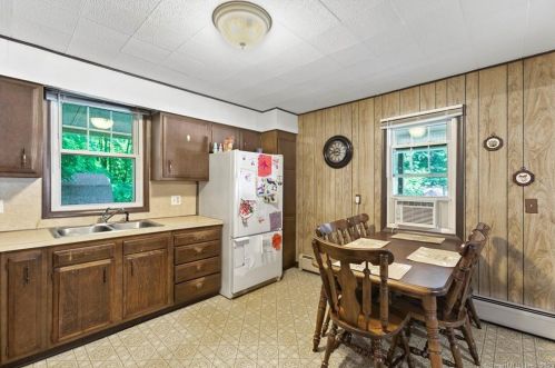 7 Hamilton Ct, Norwich CT  06360-4811 exterior