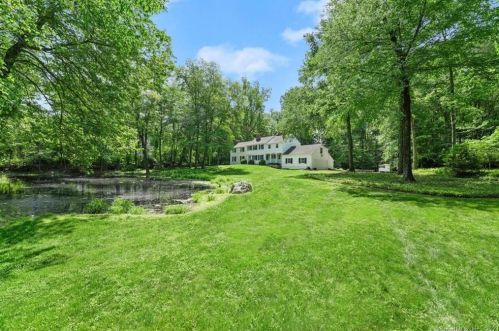 148 Hills Rd, New Canaan, CT 06840-3028