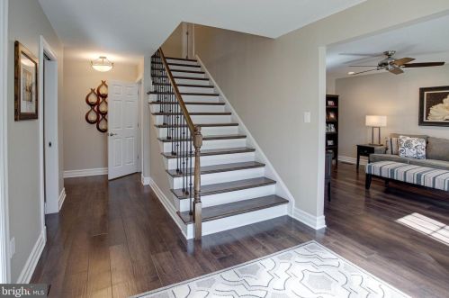5918 Oakland Park Dr, Springfield, VA 22015-2441