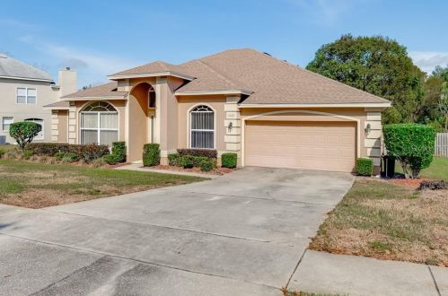 1332 Valley Pine Cir, Apopka, FL 32712-2428