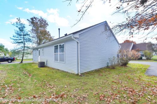 62 Farnworth Close, East Freehold NJ  07728-3865 exterior