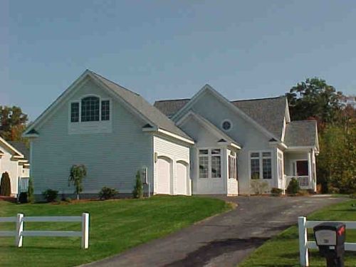 48 Hawkins Glen Dr, Salem, NH 03079-1877