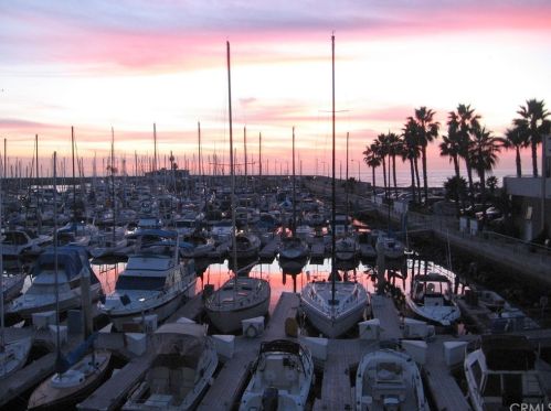 223 Prospect Ave, Redondo Beach CA  90277-3583 exterior