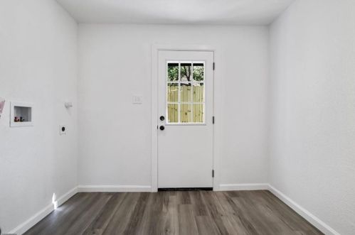 2521 Amelia St, Dallas TX  75235-8222 exterior