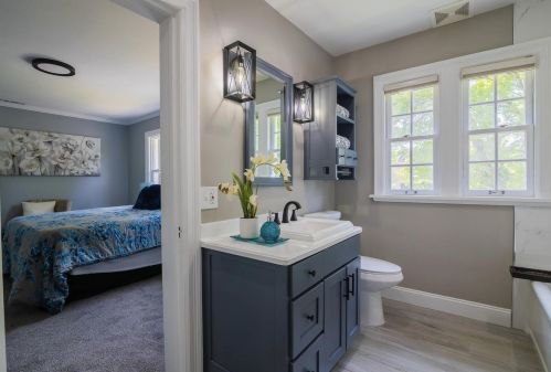 2726 Beverly Rd, Milwaukee WI  53211-2438 exterior