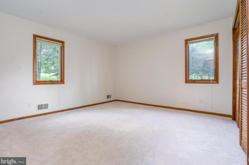 7 Waldron Ln, Flemington NJ  08822-1904 exterior