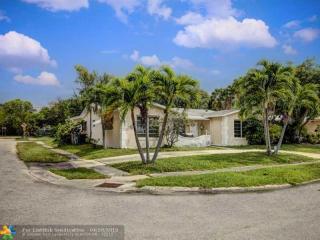 759 Northlake Dr, Hollywood, FL 33019-1110