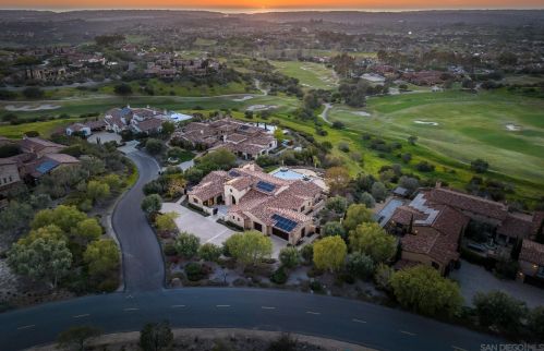 8411 Run Of The Knolls Ct, San Diego CA  92127 exterior