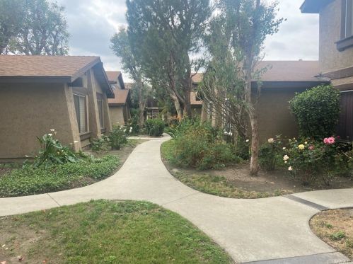 8602 Elburg St, Paramount, CA 90723-2868