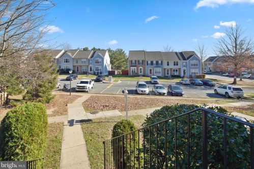 12886 Hunterbrook Dr, Woodbridge, VA 22192-6595