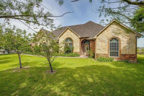 329 Stone Mountain Rd, Fort Worth, TX 76035-5643