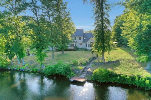 28 Lake Rd, Salisbury Mills, NY 12577-5000