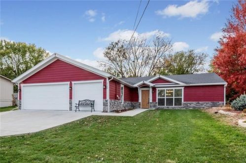 4504 60 St, Des Moines IA  50327-5052 exterior